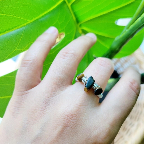 Dainty Handmade Silver Stone Wire Ring, size 6 - Picture 4 of 7